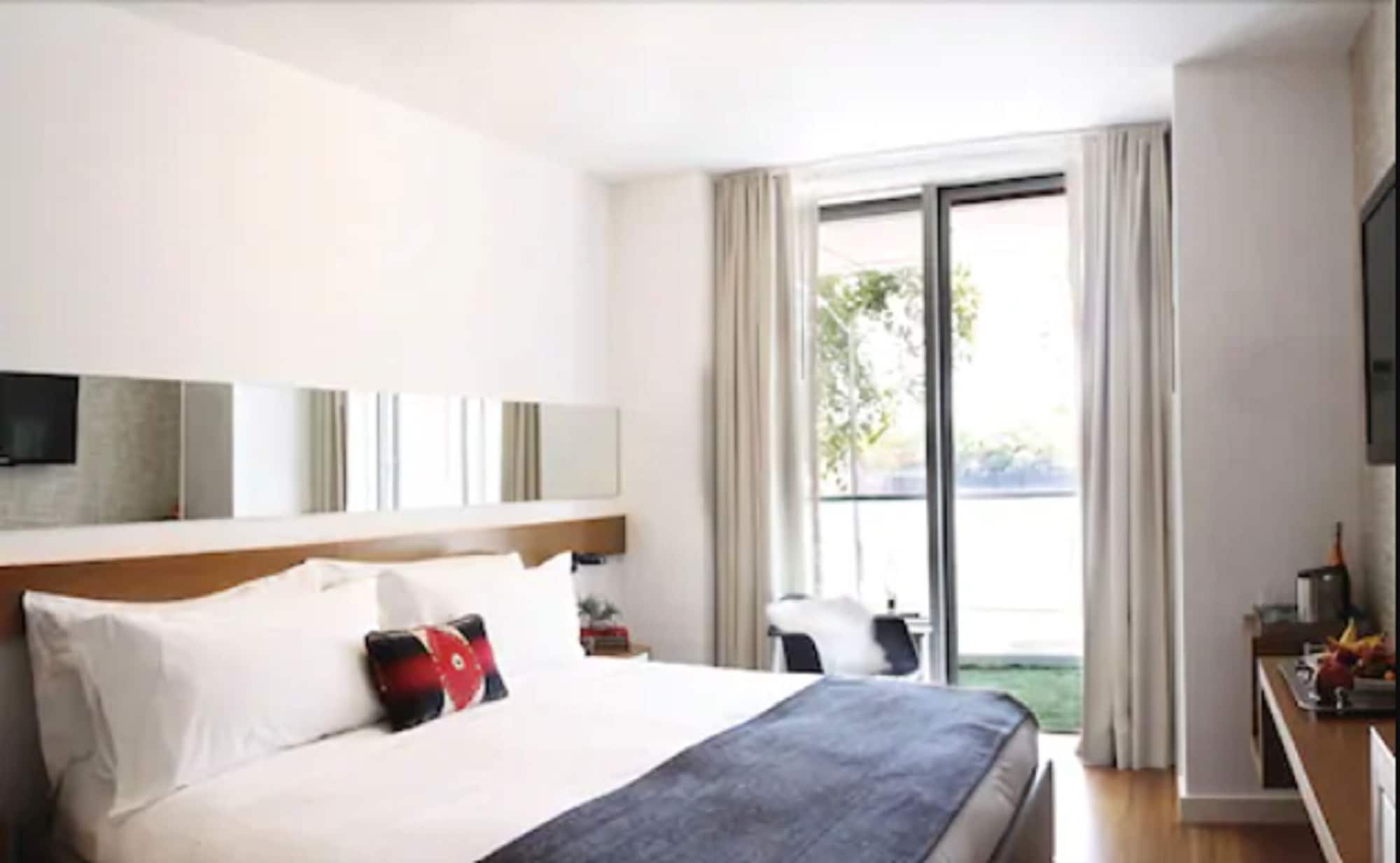 SUPERIOR, KING BED, BALCONY