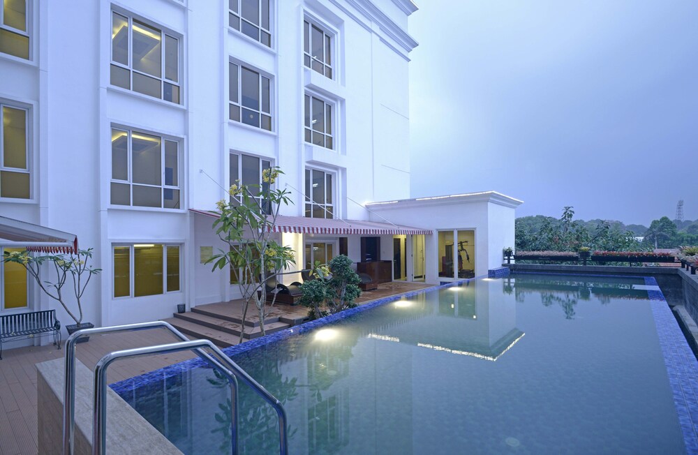 The Sahira Hotel 3/40