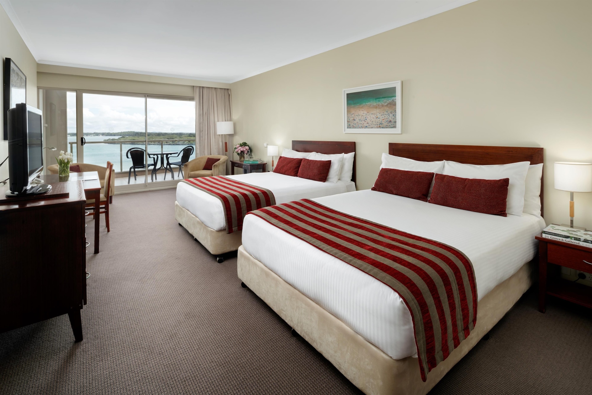 Deluxe, 2 Queen Beds, Water View