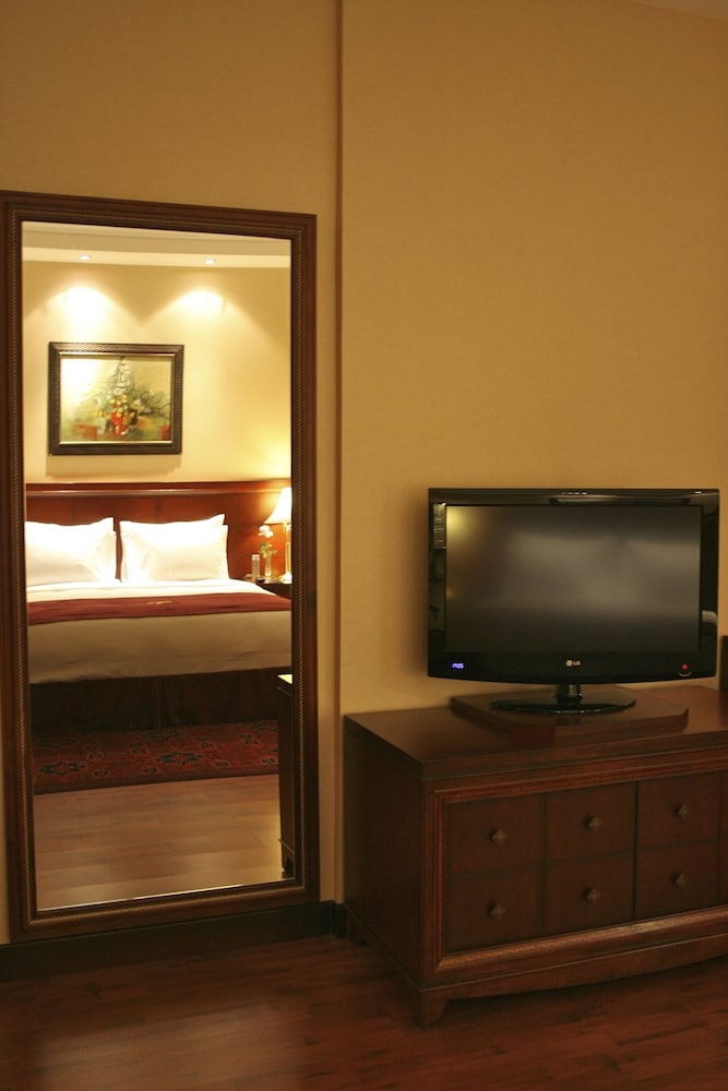 Trianon Hotel 37/63