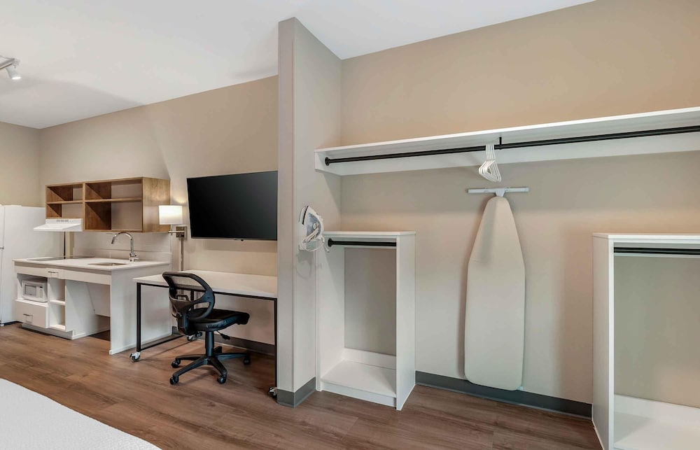 Extended Stay America Premier Suites- Jacksonville - Airport 28/40