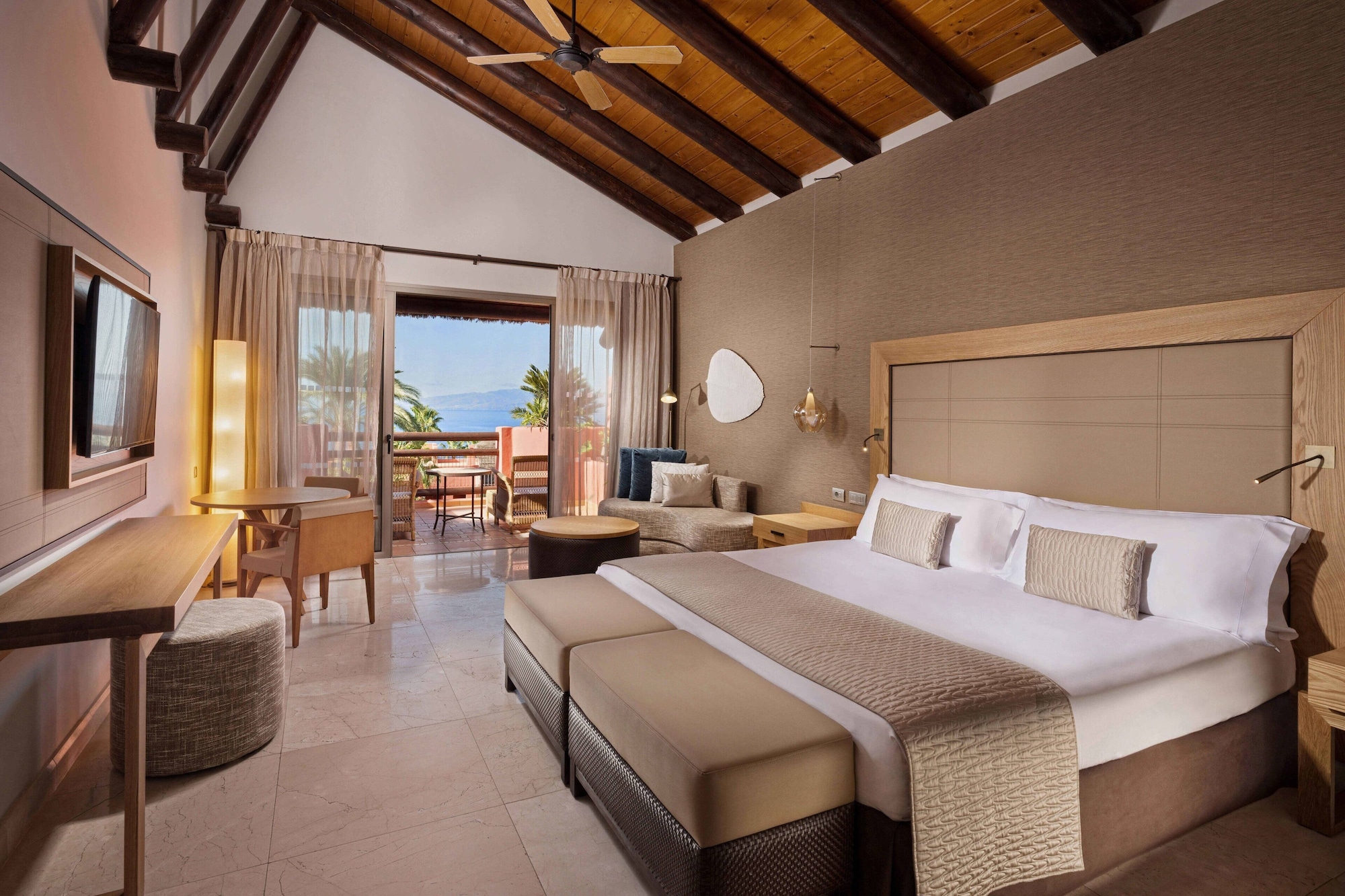 Retreat, Deluxe, King Bed, Ocean View, Sofa