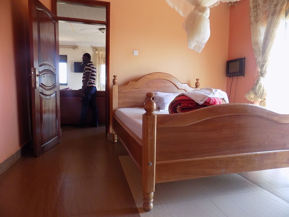Olina Hotel And Apartments 10/38