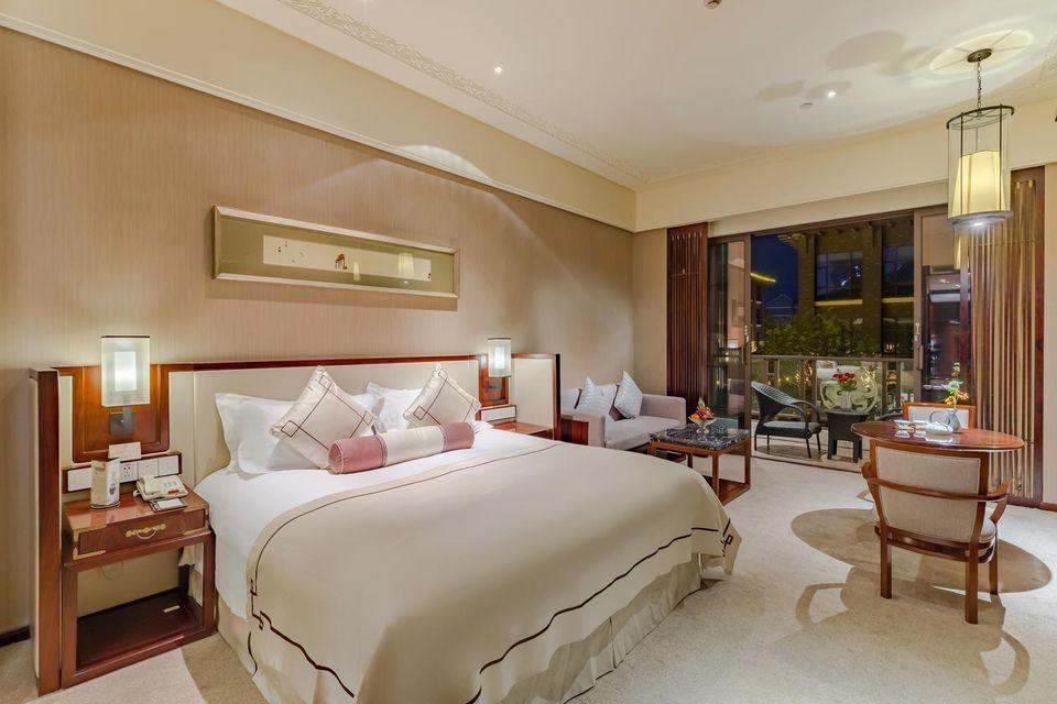 Deluxe, Queen Bed