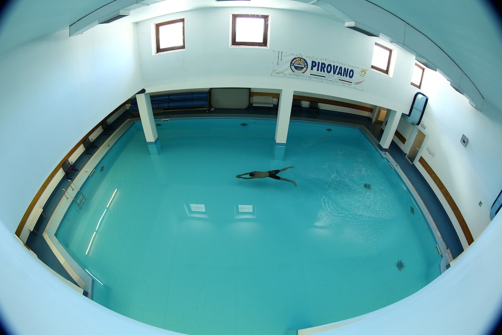 swimming pool spa