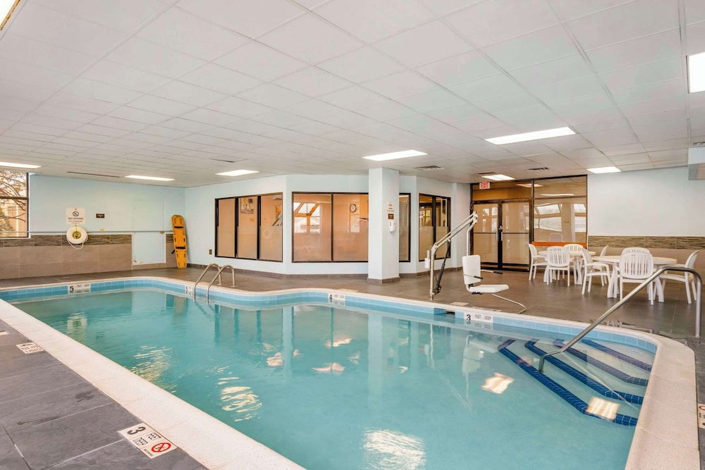 Comfort Inn & Suites Watertown - 1000 Islands 35/54