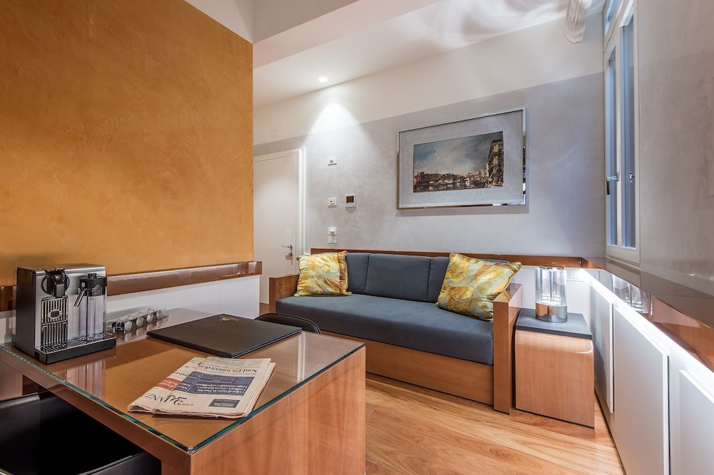 Rialto Hotel 45/66
