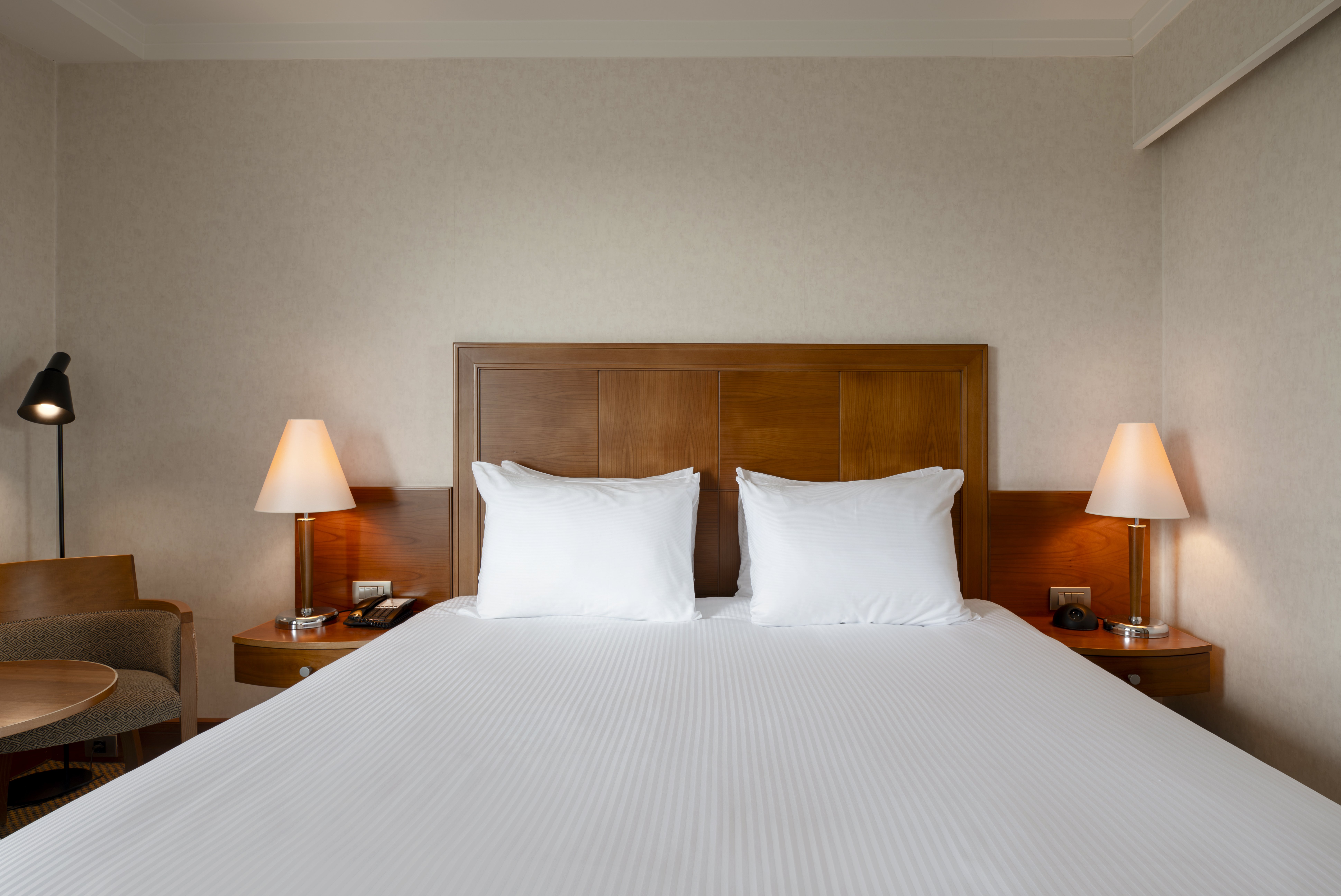 غرفة قياسية بسرير كينج، Crowne Plaza Brussels Airport 4/8