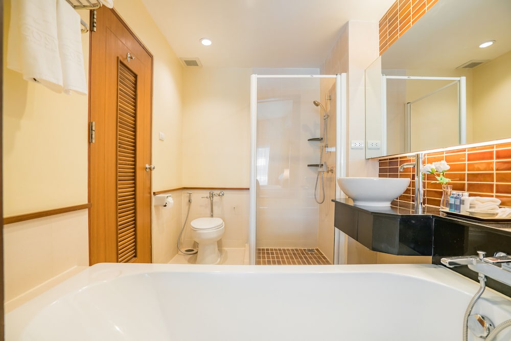Deluxe, Twin Beds, Side Sea View 3/4