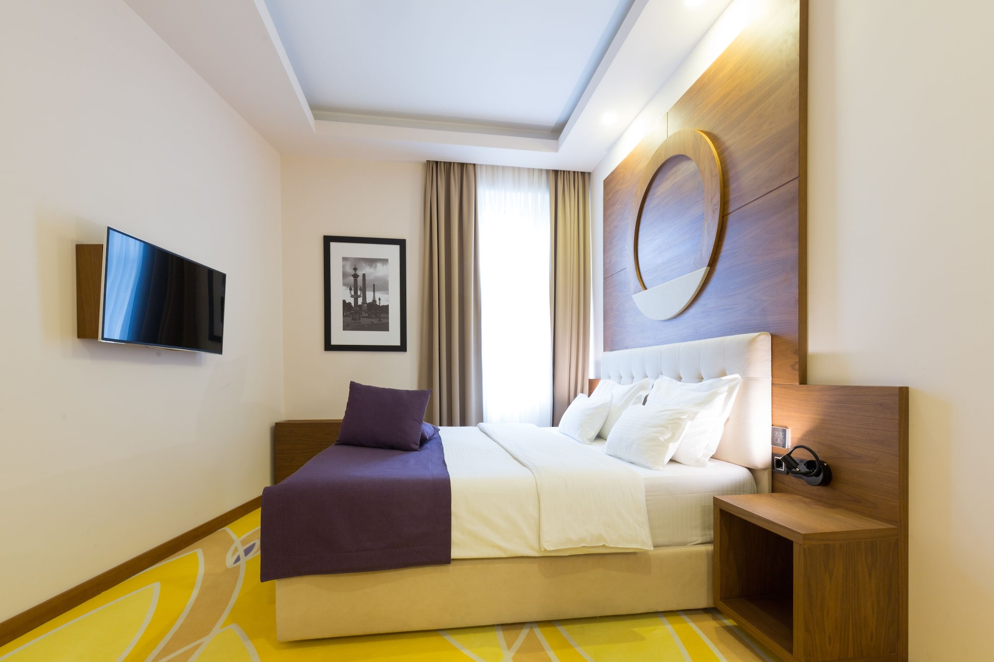 DELUXE, DOUBLE BED