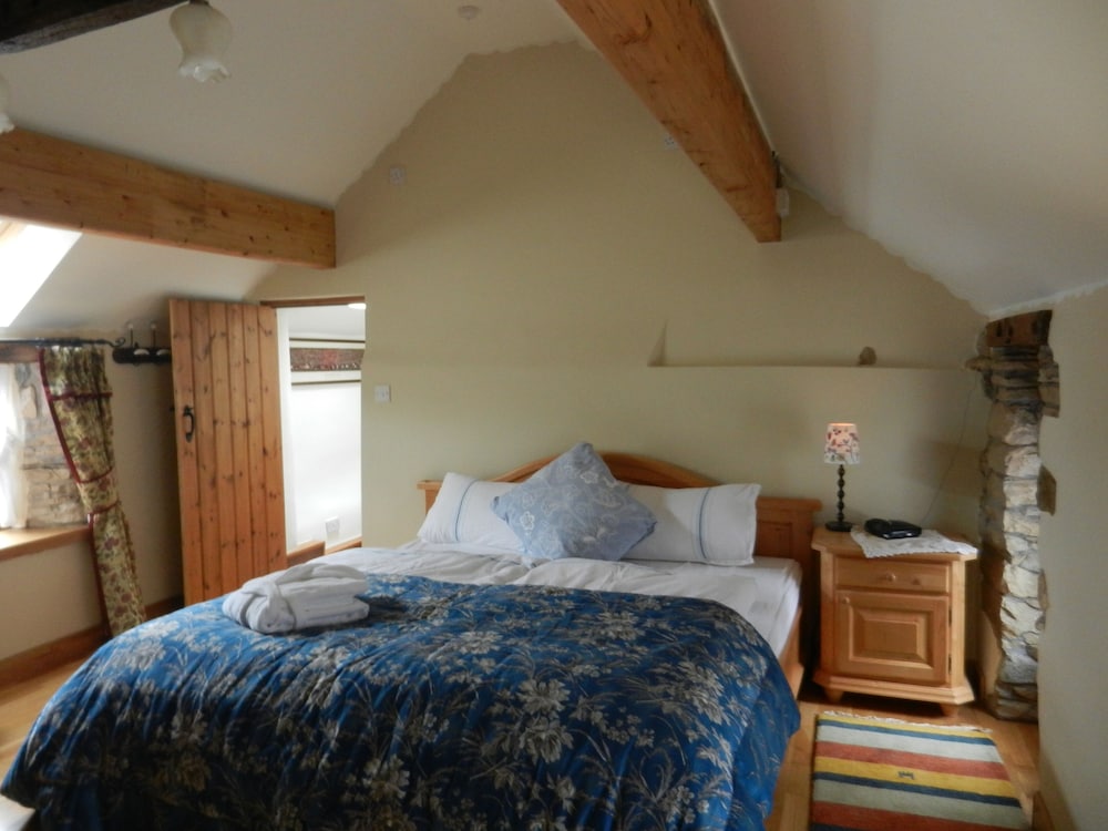 Armidale Cottages Bed & Breakfast 6/28