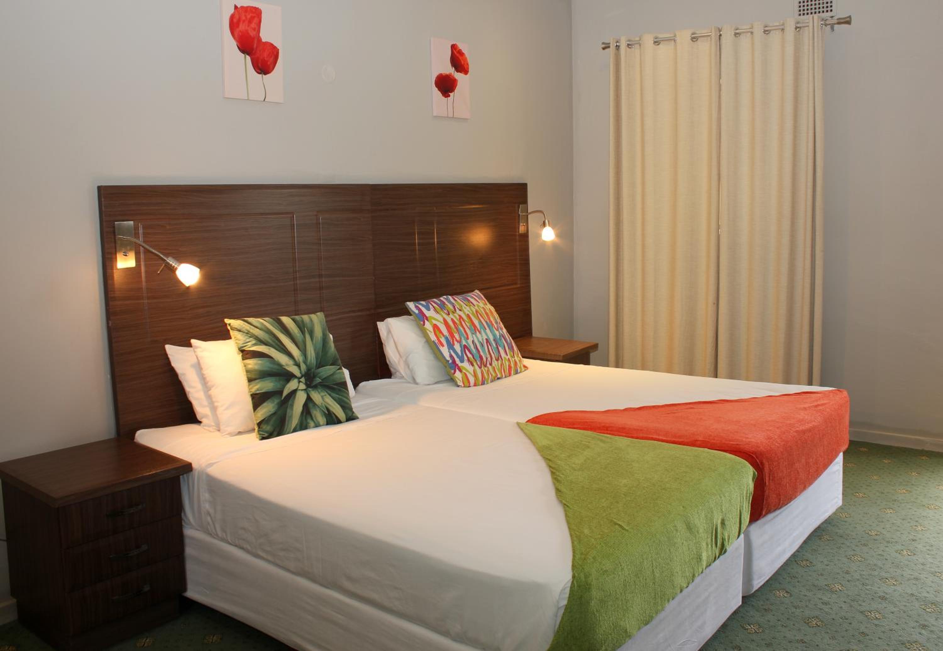 Itumeleng Guest House 3/9