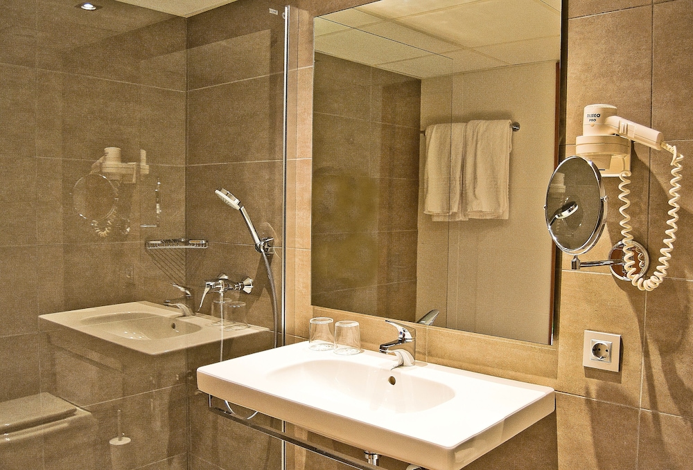 BQ Augusta Hotel 50/55