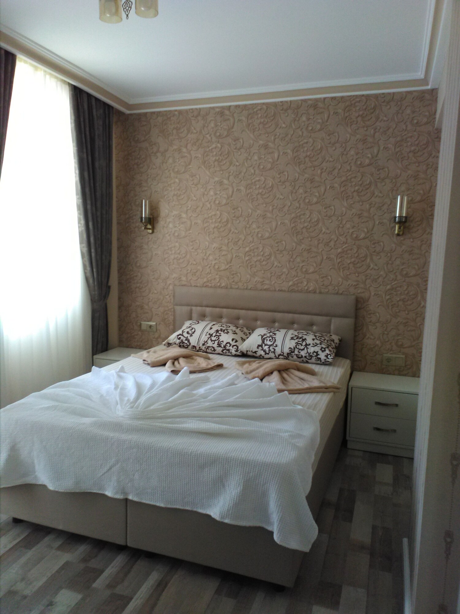 STANDARD, DOUBLE BED, CITY VIEW