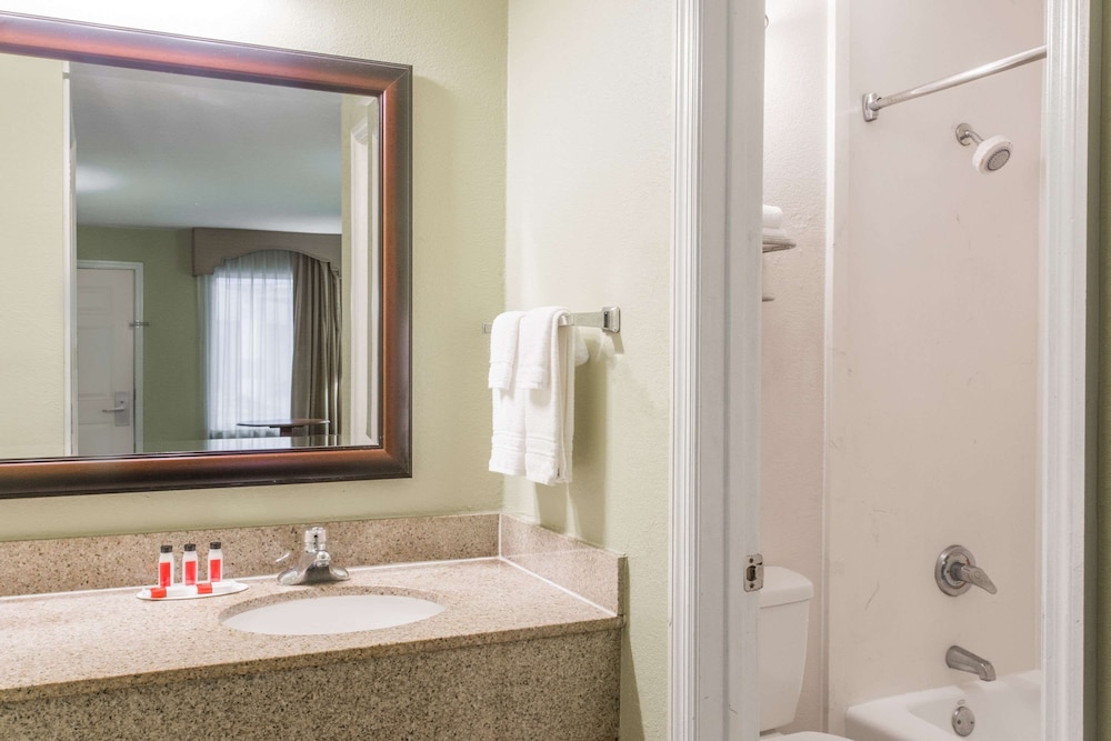 Days Inn By Wyndham Ormond Beach 15/16