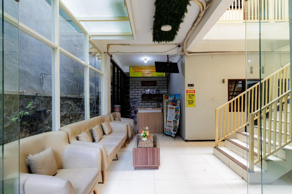 RedDoorz Plus near Malang Town Square 37/50