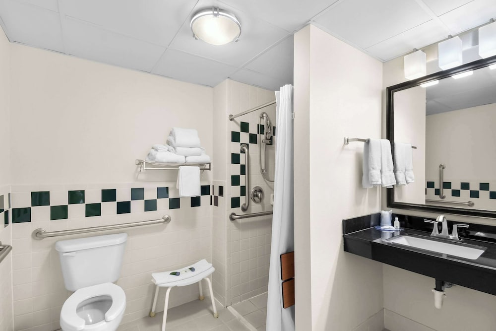 Quality Inn Ladysmith, WI 44/46