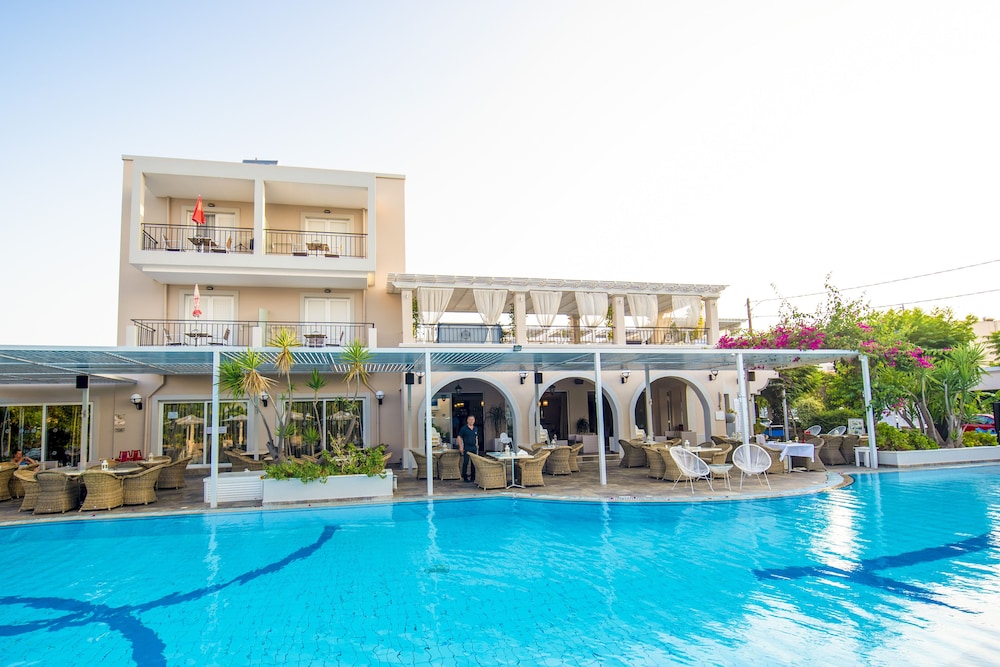 Peridis Family Resort 7/75