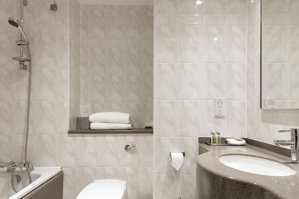 DoubleTree by Hilton St Anne's Manor 27/75