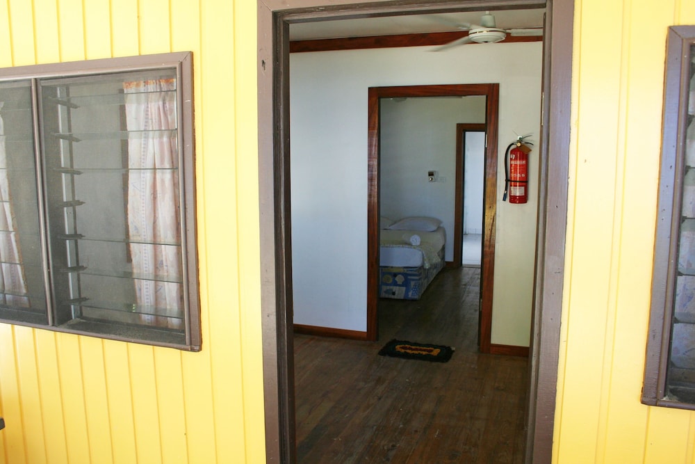 Ratu Kini Backpackers & Dive Resort 28/67