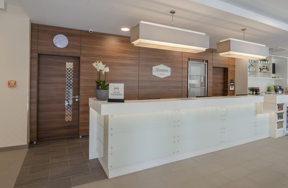 Lobby at HAMPTON BY HILTON FRANKFURT CITY CENTRE MESSE, FRANKFURT