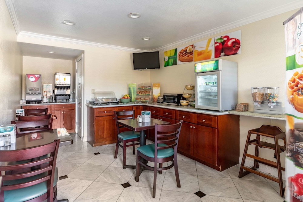 Signature Inn Berkeley 28/50