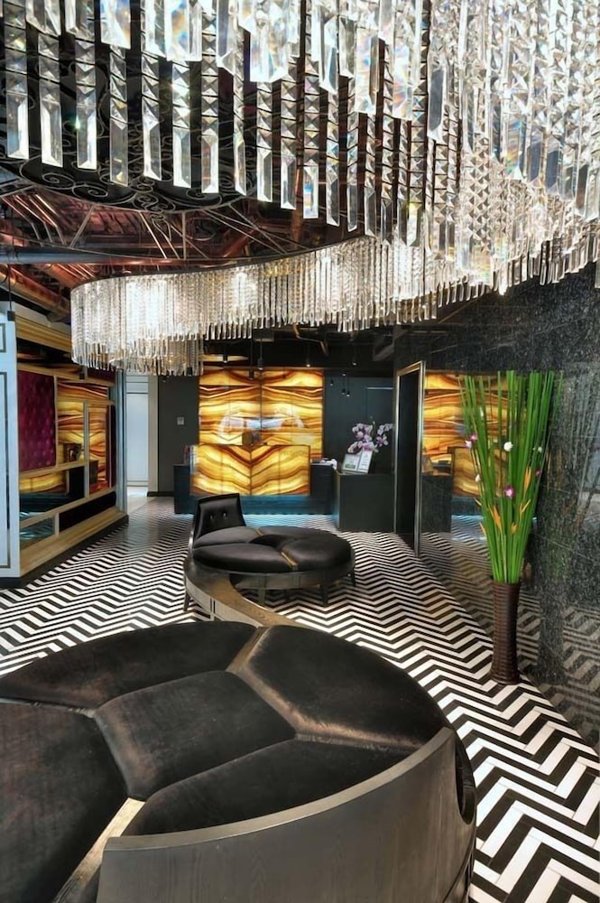 Skye Hotel Bangkok 7/58