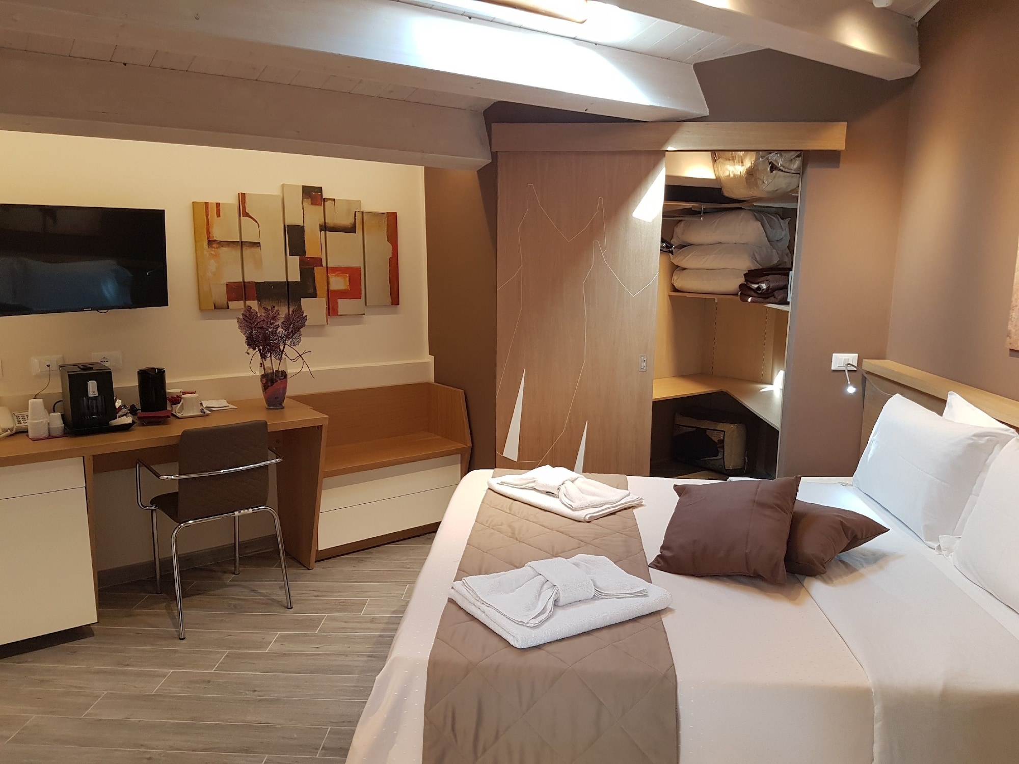 suite, terrace, garden area