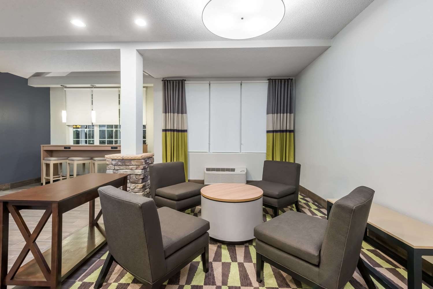 Microtel Inn And Suites By Wyndham New Martinsville 15/29