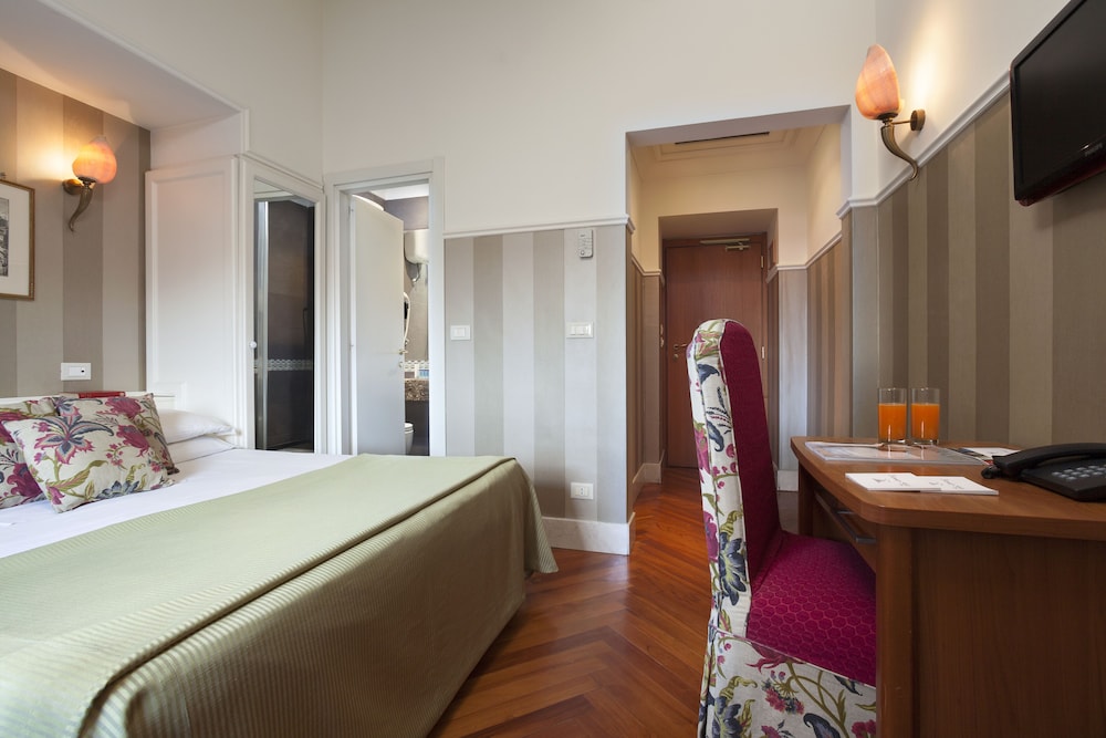 Kennedy Hotel 32/62
