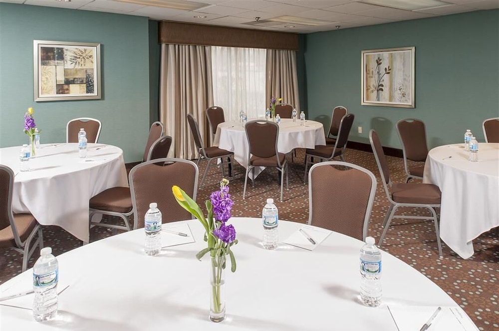 Larkspur Landing Hotel South Bend 33/50
