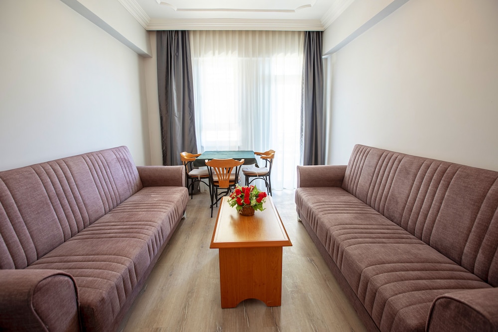 Hma Hotel And Suites 25/50