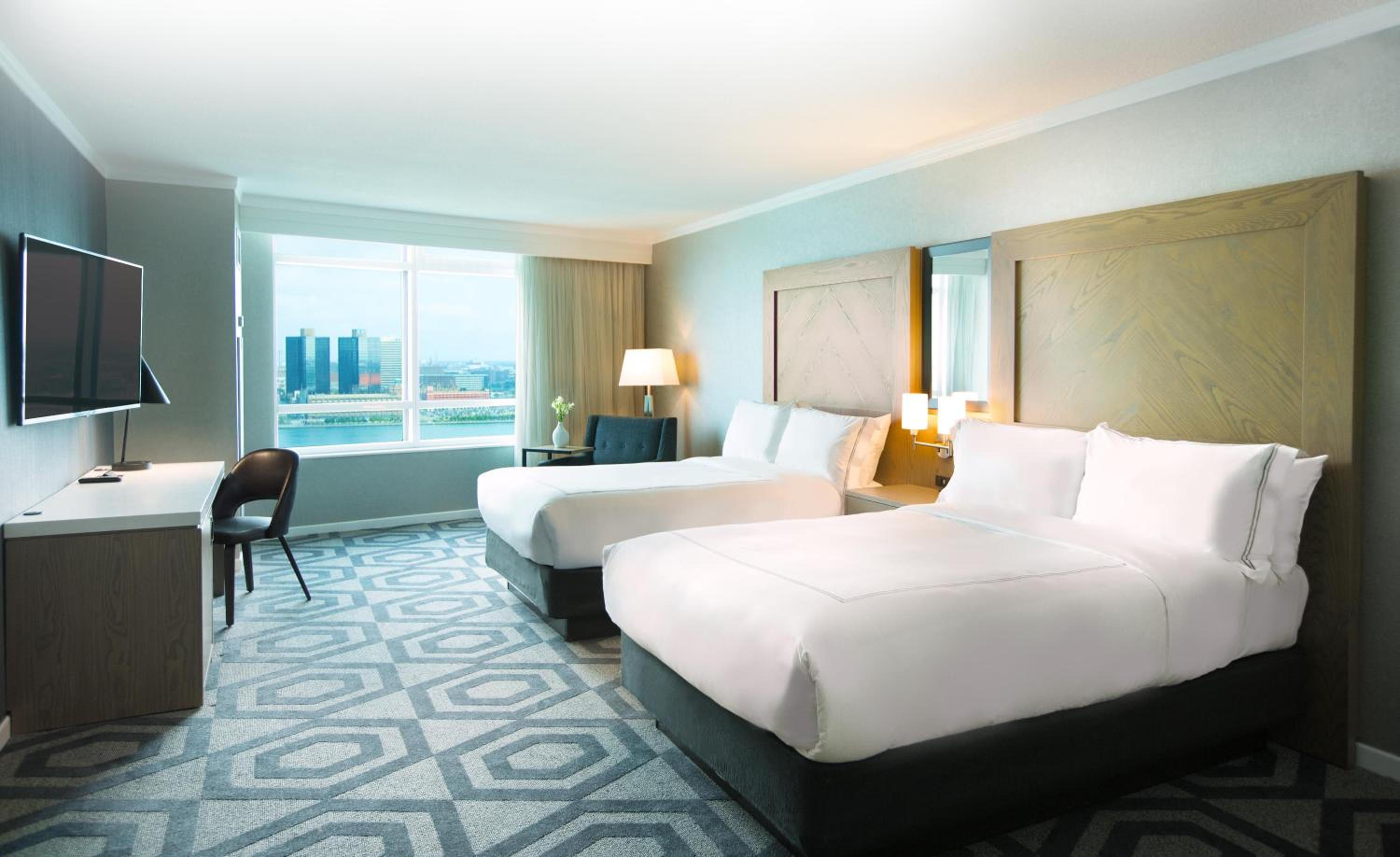 Luxury, 2 Beds, Forum Tower