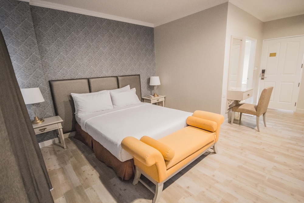 Romance Hotel Srinakarin 42/80