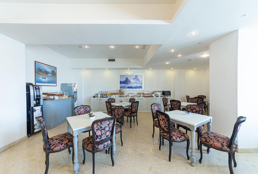 Hotel Sakura, Sure Hotel Collection by Best Western 50/66