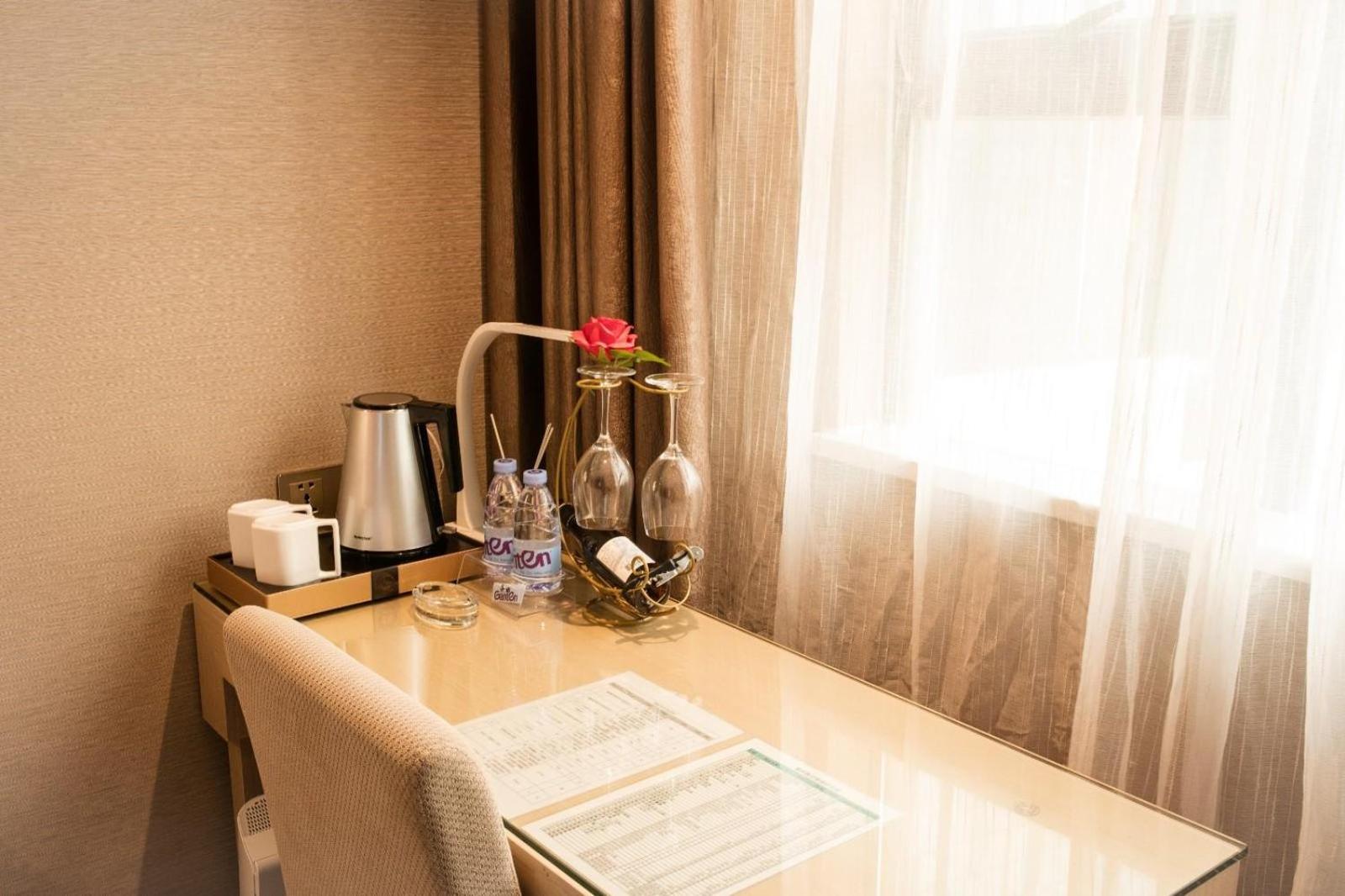 Lavande Hotels Shenzhen North Railway Station Bantian Metro Station 48/51