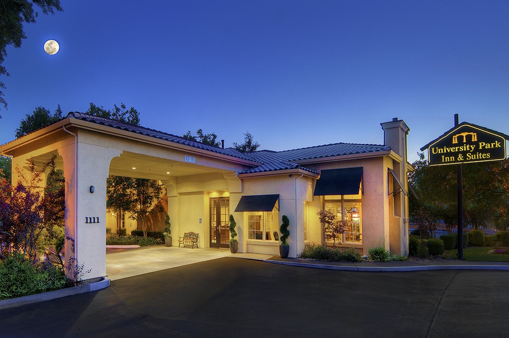 University Park Inn & Suites 1/38
