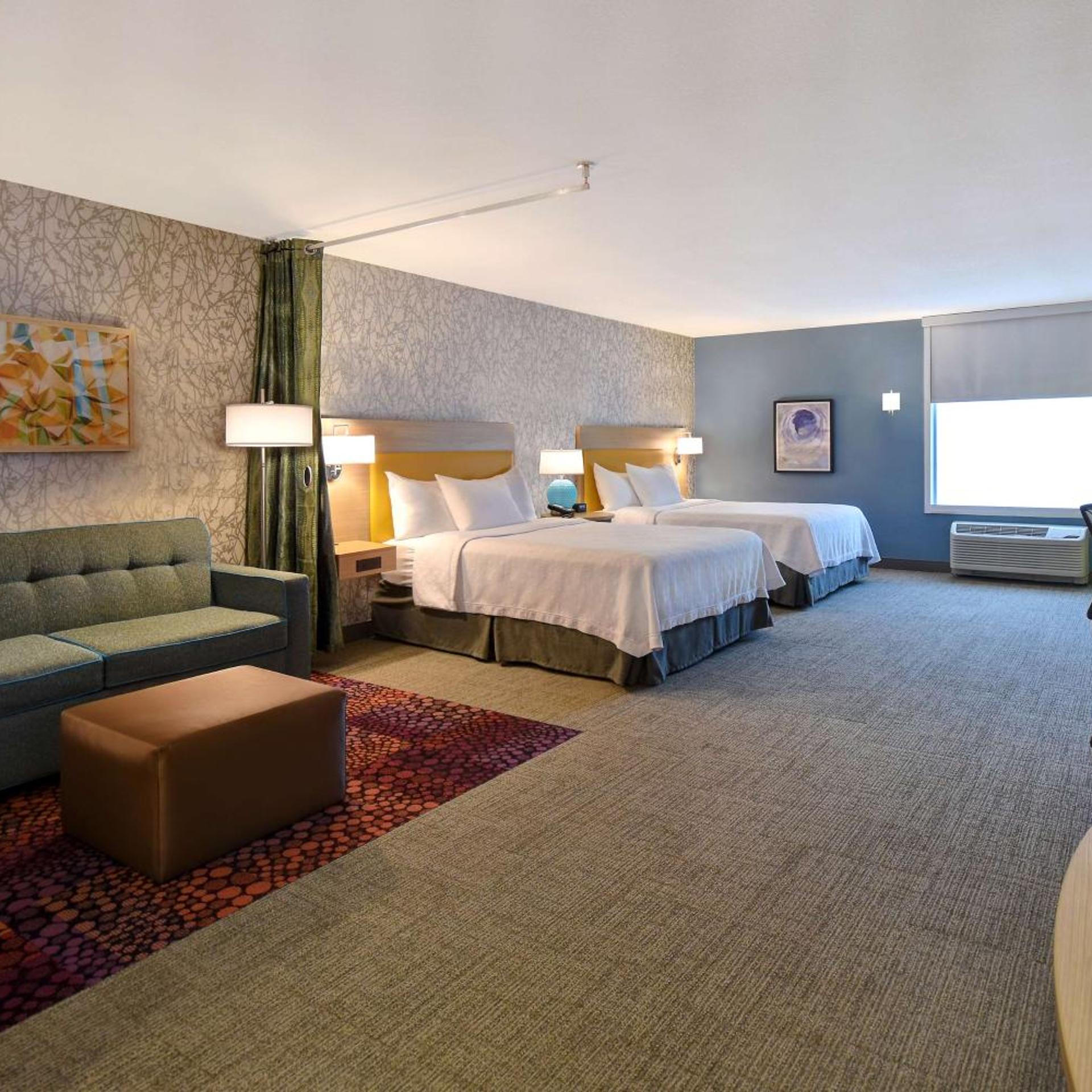 Studio, 2 Queen Beds, Sofa