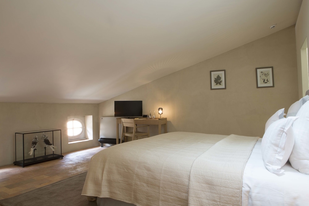 HOTEL DE LA VILLEON 12/50