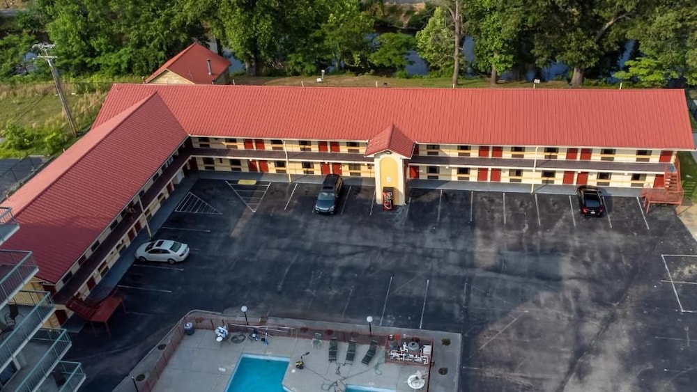 River Place Inn 5/50