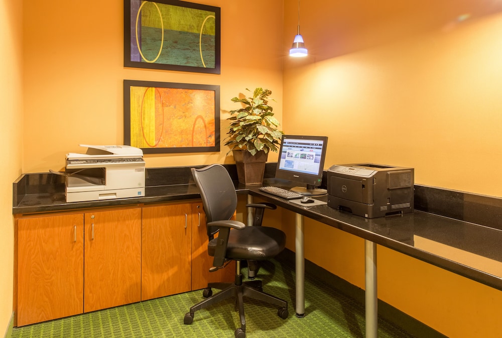 Fairfield Inn Suites Fargo 32/34