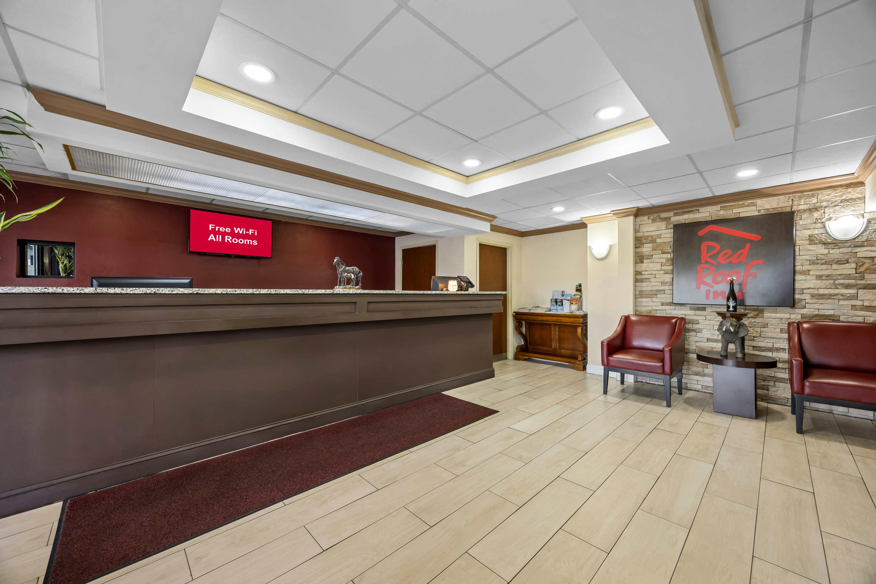 Red Roof Inn & Suites Clinton 18/41