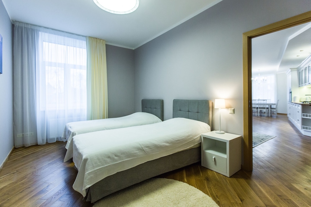 Ernesta Lux Apartments 13/50
