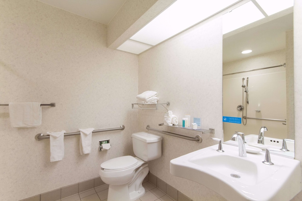 Hampton Inn Buffalo South I 90 15/51
