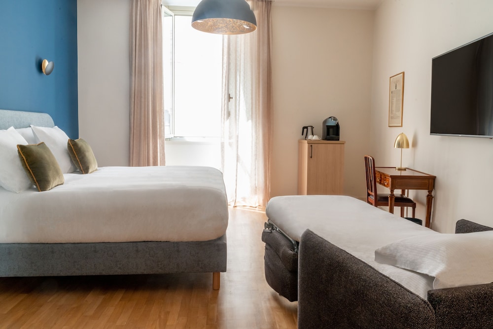 9 Hotel Cesari 25/85