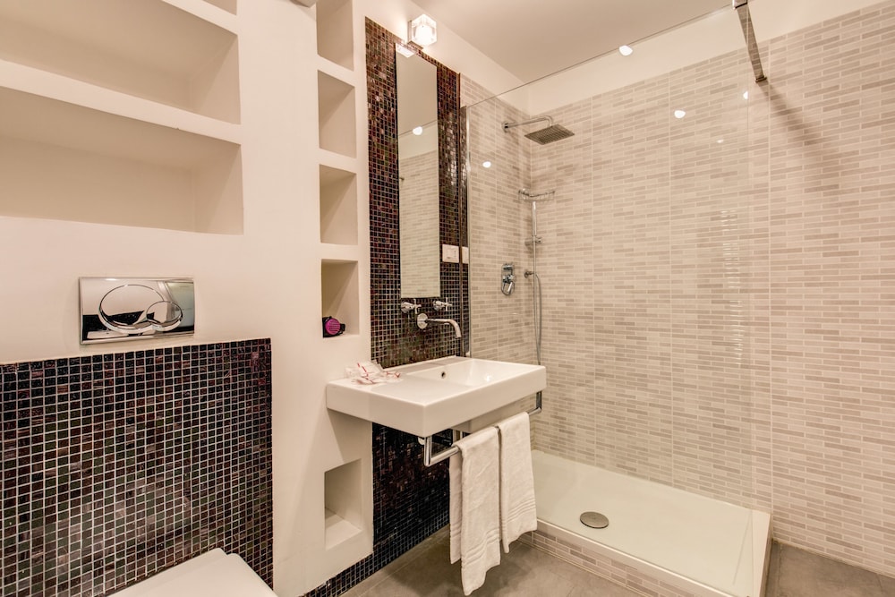 ECCE ROMA SUITES 28/47