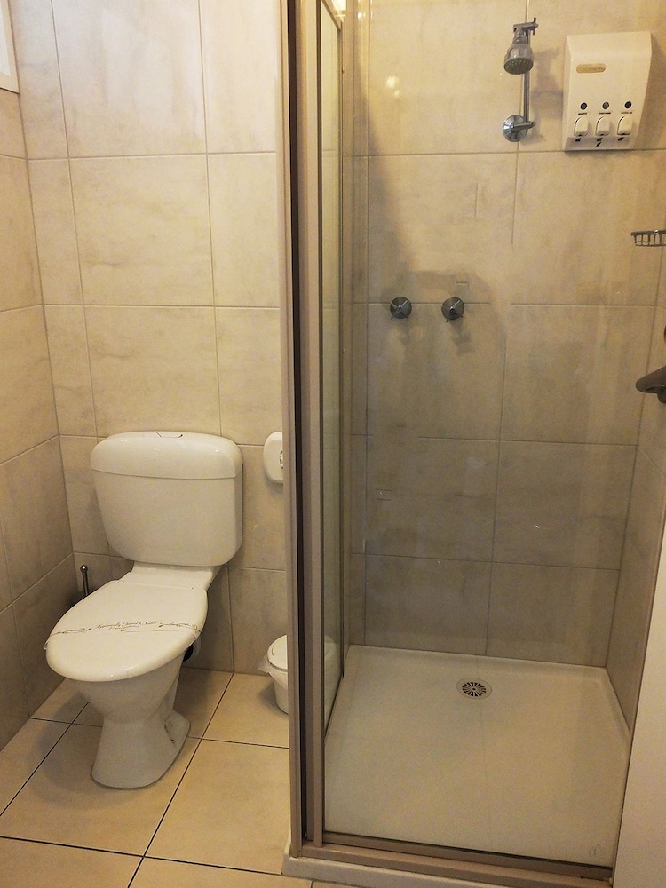 EDINBURGH MOTOR INN 13/36