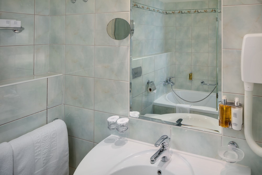 Adria Hotel Prague 44/46