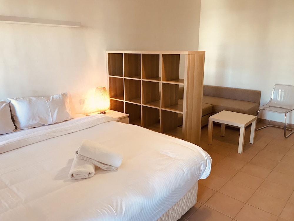1 BEDROOM, APARTMENT
