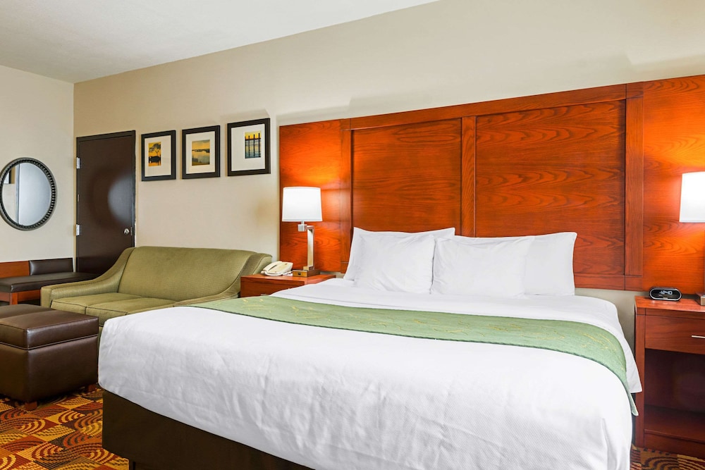 Comfort Suites Lake Charles 12/48